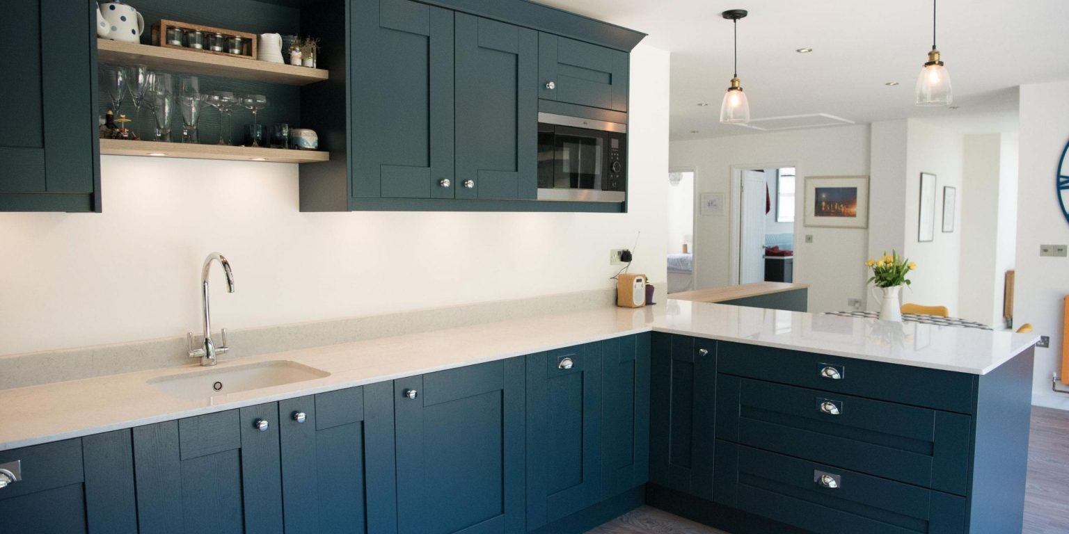 Blue-shaker-kitchen-with-peninsula-scaled
